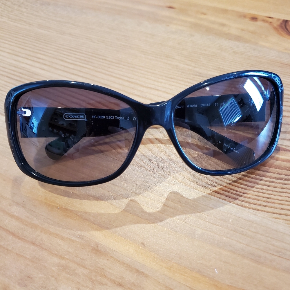 Coach Sunglasses HC 8028 (L903 Taryn)